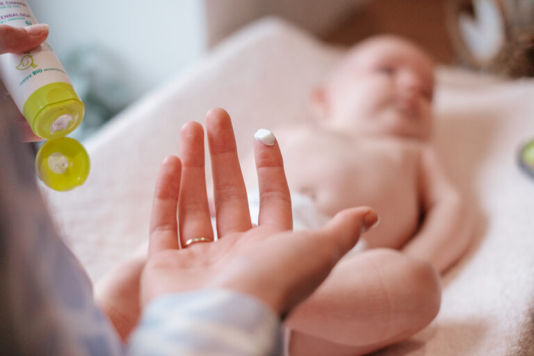 Qu’est-ce qu’un perturbateur endocrinien et comment affecte-t-il ma santé et celle de bébé ?